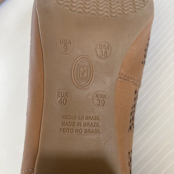 Airflex Women's Size 9 Tan Brown Leather Laser Cut Block Heel Pump Comfort Shoe - Picture 9 of 13